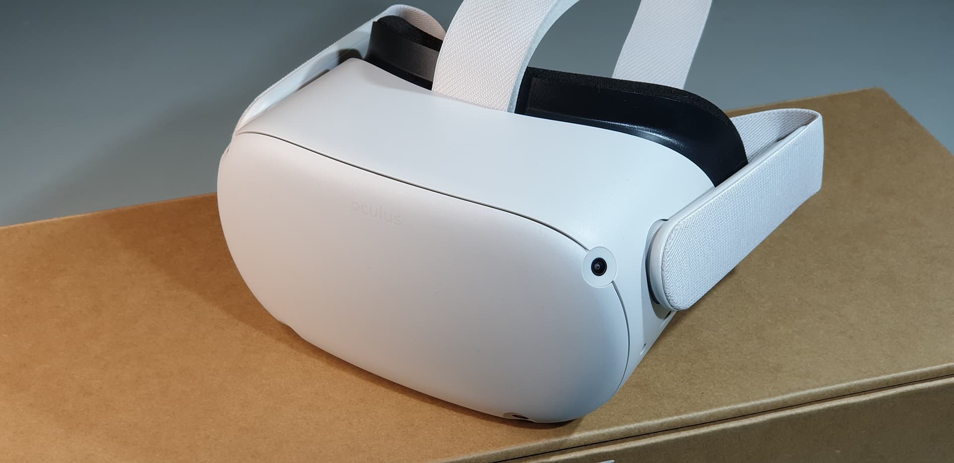 Oculus Quest 2 Touch Controllers and Ergonomic Headband