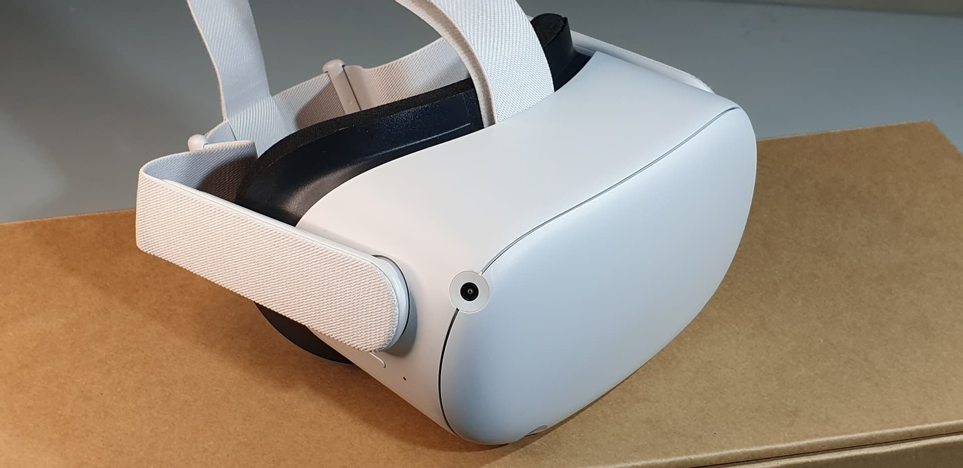 Oculus Quest 2 Standalone Headset Display